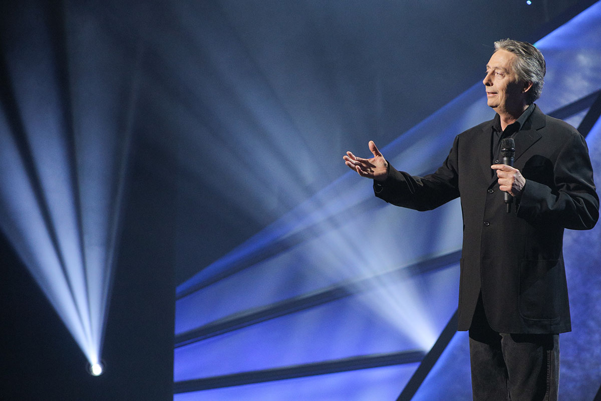 Derek Edwards on stage